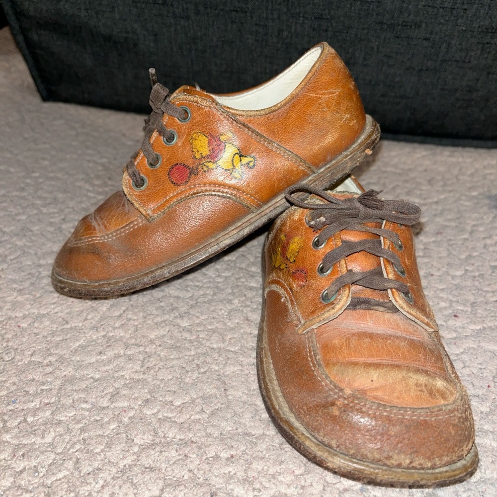 True Vtg Walt Disney Production Winnie the Pooh Collection Brown Leather Shoes